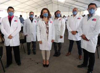 Rinden hay menaje a médicos caídos en Guanajuato.