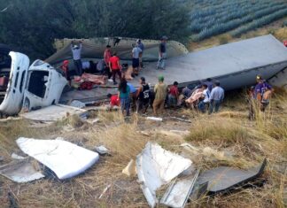 Vuelca tráiler en la federal 90, en Penjamo, el conductor resulto lesionado.