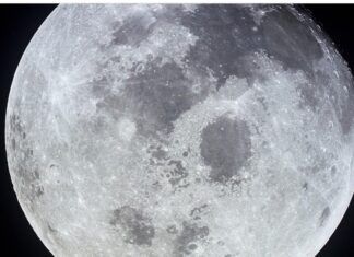La Luna puede contener más agua de lo que se creía; NASA.