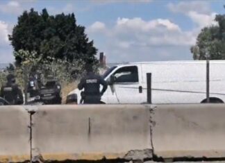 Balacera en la autopista Celaya- Querétaro, hay tres detenidos con armas largas.