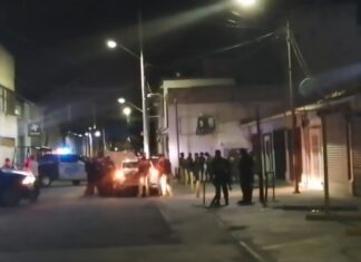 Ejecutan a dos en un restaurant de mariscos en Celaya.