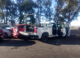 Carambola de diez vehículos dejo un saldo de siete heridos, cinco de ellos elementos de la Guardia Nacional,en la carretera federal Salamanca-Celaya.