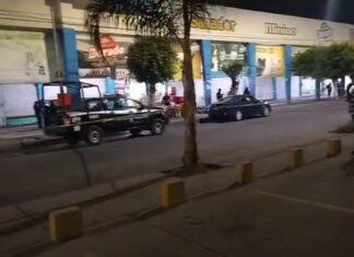 Asesinan a un hombre en el interior de una tienda en el mercado El Dorado, en Celaya.