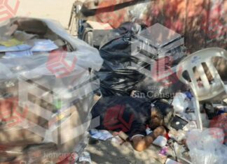 Localizan el cuerpo sin vida de un hombre en los contenedores de basura cerca del tianguis en Valle de Santiago.