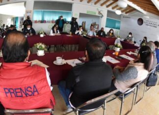 Autoridades municipales de Salamanca realizan mesa de trabajo con periodistas.