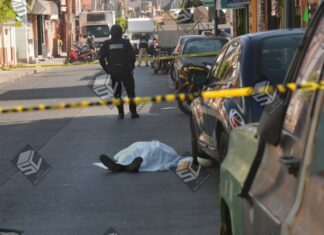 Adulto mayor fallece después de ser arrollado por una motocicleta, en Moroleon.