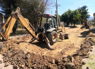 Inician los trabajos de pavimentación del camino de acceso al Centro de Atención Múltiple Henry Wallon, en Salvatierra.