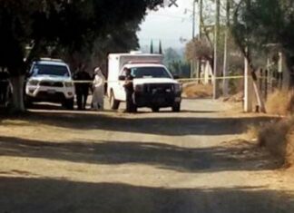 Localizan los cuerpos sin vida de dos mujeres y un hombre en Celaya.