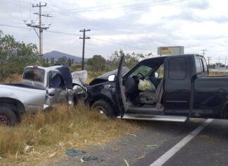 Choque entre dos camionetas dejo un saldo de un muerto y tres heridos graves en Valle de Santiago,