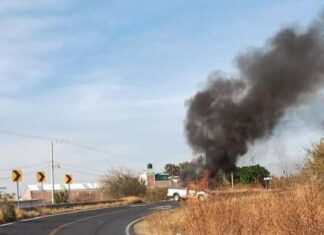 Enfrentamiento entre civiles armados y elementos de las FSPE, generó una ola de violencia y bloqueo de avenidas con autos incendiados en Celaya, Cortázar y Villagran.