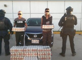 Policía Municipal de Celaya, detuvo a dos sujetos después de que robaron más de 400 cervezas.