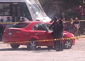 Dos hombres fueron ejecutados abordo de un vehículo en la colonia Ejidal en Celaya.