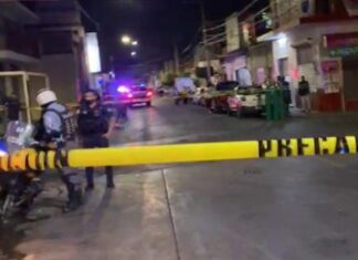 Dos hombres fueron atacados a balazos en un negocio de venta de tanques de oxígeno, en León; ambos murieron cuando recibían atención médica.