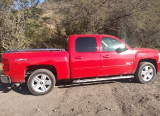 Policía municipal de Salvatierra, recupera camioneta con reporte de robo.