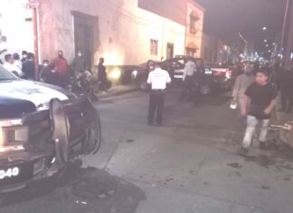 Choque entre una patrulla de policía de Moroleon y una de Tránsito de Valle de Santiago, dejo un saldo de un elemento lesionado y una mujer fallecida como daño colateral.