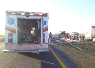 Dos muertos y 26 heridos fue el saldo de un choque entre un tráiler y un autobús de trabajadores en San Luis de la Paz.