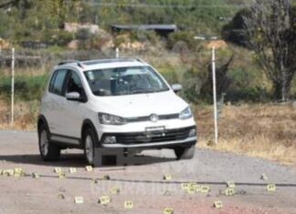 Encuentran a una mujer asesinada al interior de un auto en Apaseo El Alto.