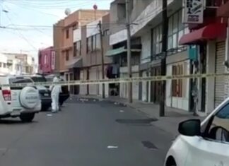 Un asesinato más en Celaya, ejecutan a vendedor de tenis en el tianguis de los lunes.