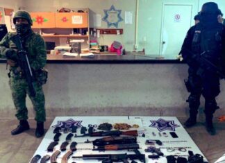 Policía municipal y Guardia Nacional detiene seis sujetos y una menor de edad con arsenal en Penjamo.