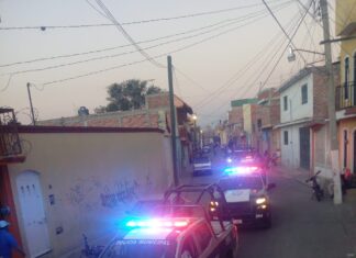 Policía de Salvatierra detiene a dos sujetos por asalto a un repartidos de agua.