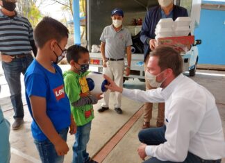 DIF Salvatierra llevo alegría a niños salvaterrenses en colonias y comunidades este día de Los Reyes.
