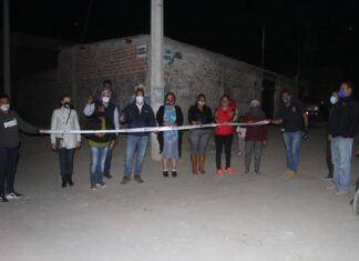 Autoridades municipales de Valle de Santiago, inauguraron el alumbrado público de la calle Querétaro, de la colonia Ejido de La Alberca.