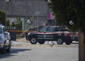 Motosicarios ejecutan a un hombre en el interior de un negocio de venta de llantas en Uriangato.