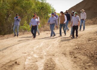 Autoridades municipales y estatales reconocieron a productores agrícolas de Valle de Santiago.