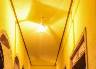 Comerciantes del centro histórico de Moroleon, piden » piso parejo» a autoridades municipales.