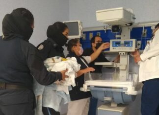 Bomberos y policías de León, asisten en el nacimiento de una leonesa.