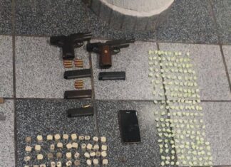 Detiene la Policía de León a hombre armado, con droga y dinero en efectivo.