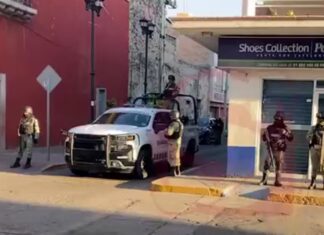 Encuentran camioneta con impactos de proyectil de arma de fuego y artefactos explosivos en su interior en Salamanca.