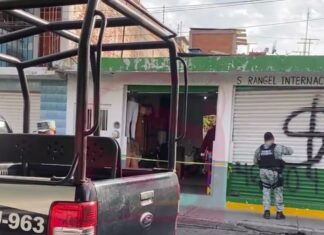 Ataque armado en un bazar en Salamanca dejo un saldo de un muerto y un herido.