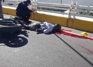 Asesinos del Tránsito Municipal momentos antes habían atacado a balazos a una mujer y un joven en una tienda de abarrotes en Salamanca.