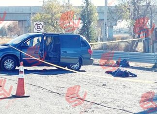 Abaten a dos sujetos que momentos antes intentaron robar un camión de carga en el trébol de los apaseos, en Apaseo El Grande.