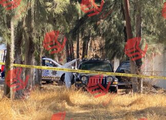 Ejecutan a dos abordo de un vehículo en Salvatierra.