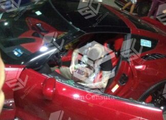 Asesinan a un hombre abordo de su auto en León.