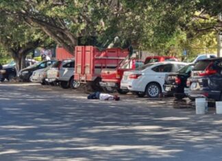 Asesinan a pareja que lavaba un carro en Zamora, Mich.