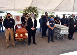 Despiden con honores a los dos policías de Irapuato que cayeron en cumplimiento de su deber.