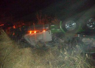 Trailero murió prensado después de volcar su unidad en Silao.