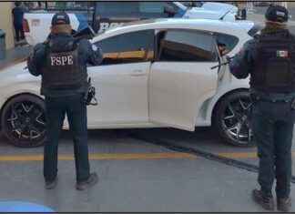 Efectivos de las FSPE aseguran tres vehículos con reporte de robo.