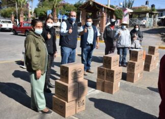 En Moroleon entregan despensas en comunidades de Caricheo y los Amoles.