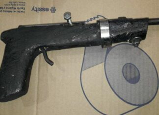 Policía de León detiene a tres sujetos armados.