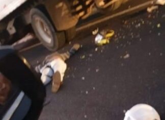 Un motociclista murió al estrellarse contra un tráiler en Uruapan.