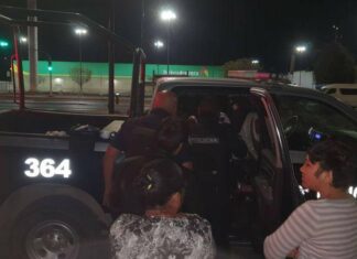 Asisten policías de León a mujer en labor de parto.