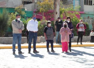 El Presidente Municipal, Alejandro Alanís Chávez en gira de trabajo realizó la entrega de pavimentación de cuatro calle y rehabilitación de un puente, en Valle de Santiago.