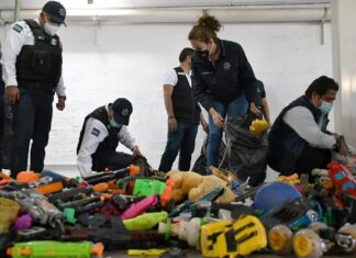 Un total de mil 928 juguetes bélicos fueron entregados a la Dirección General de Proximidad Ciudadana, por niños y jóvenes, en Irapuato.