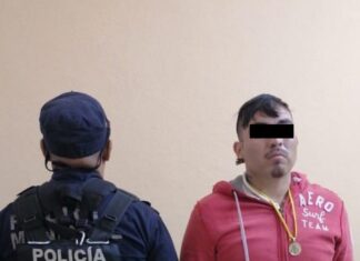 Policía de salamanca asegura un auto desvalijado y detiene a dos sujetos que cometían el ilícito.