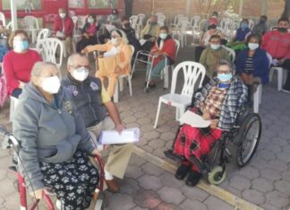 Con largas filas se desarrolla la jornada de vacunación en el municipio de Cortazar.