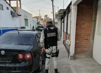 Encuentran el cuerpo sin vida de un hombre en el interior de un auto en la colonia San Pedro en Salamanca.